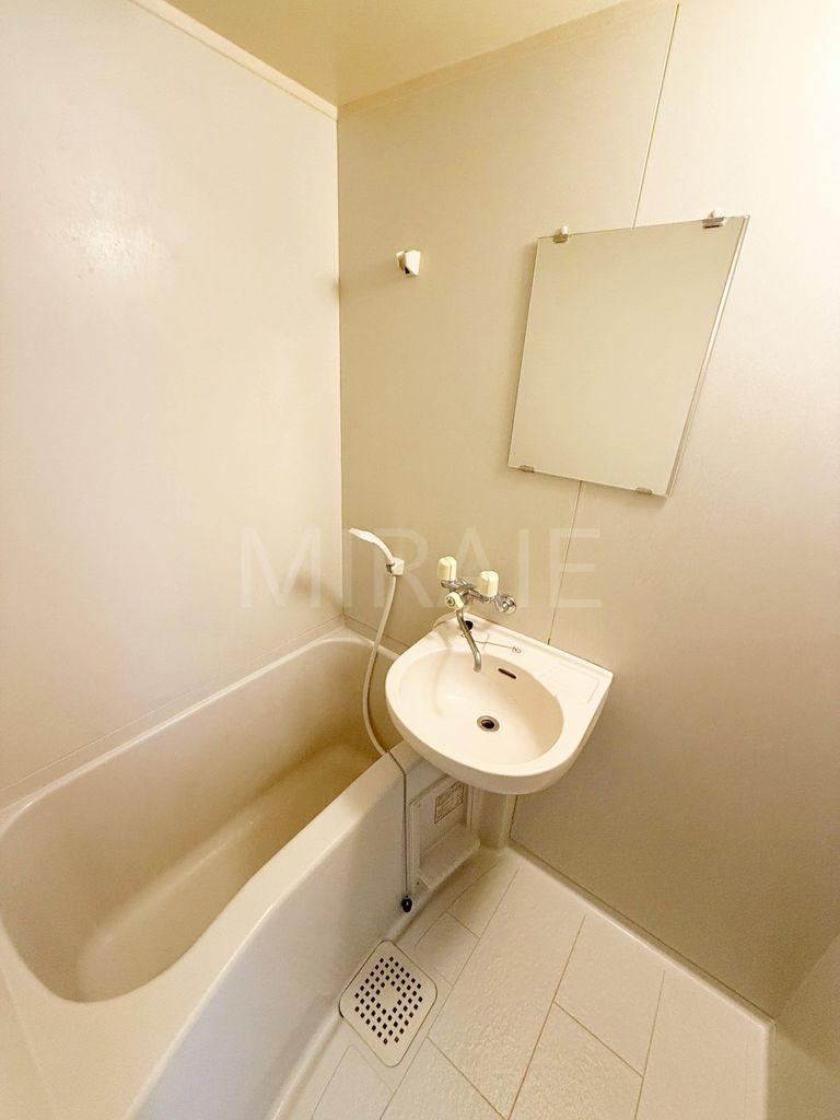 バス・シャワールーム　別号室の参考写真です。