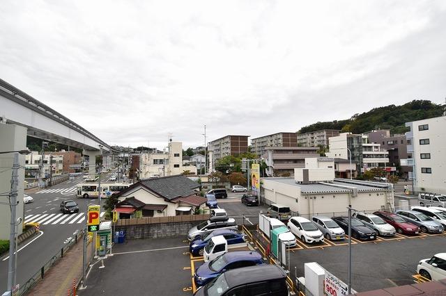 眺望　３階の違うお部屋からですが、大きく変わらないです。目の前はひ