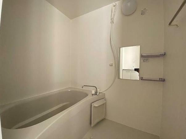 バス・シャワールーム　※間取り、写真は反転の場合有。