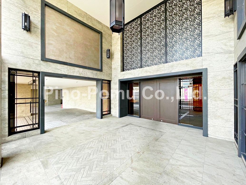 コンビニ　ファミリーマート三田桜田通り店（コンビニ）まで383m