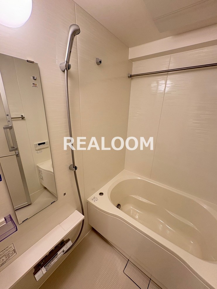 バス・シャワールーム　写真と現況が異なる場合は現況を優先いたします。