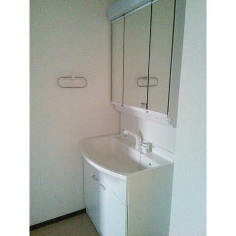 洗面設備　スペースが確保できる洗面所です