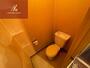 トイレ　落ち着いた色調のトイレです