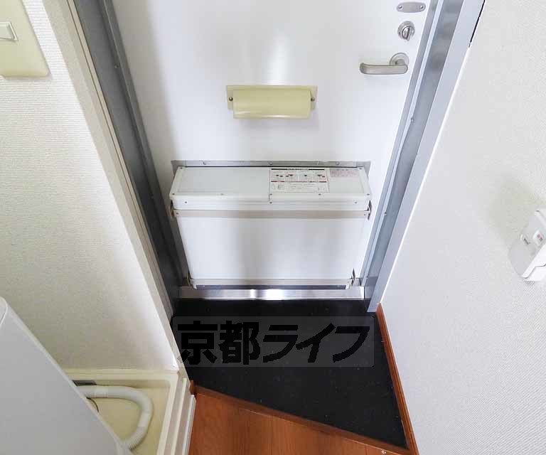 玄関　便利な宅配ボックスがついています