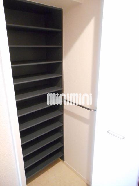 玄関　広いシューズクローゼットも付いてて女性もうれしい！