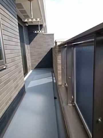 バルコニー　外からの目が気にならないバルコニーで洗濯物が干せます