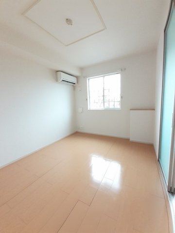 居室・リビング　スタンダードな洋室です