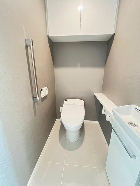 トイレ　温水洗浄便座付きトイレ