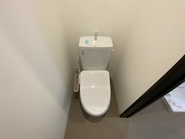トイレ　別部屋参考写真となります