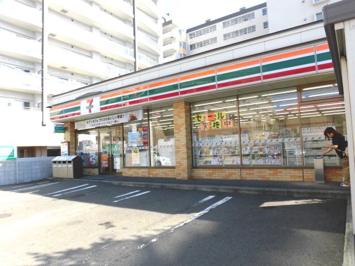 コンビニ　セブンイレブン（コンビニ）まで400m