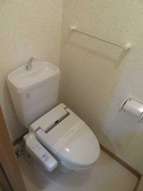 トイレ　ウォシュレット付きの洋式トイレです♪