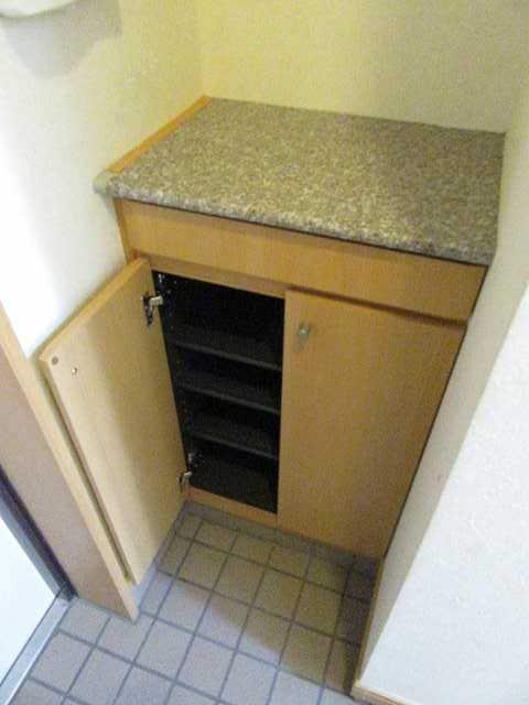 玄関　小物飾りも楽しめるシューズボックス付き玄関♪