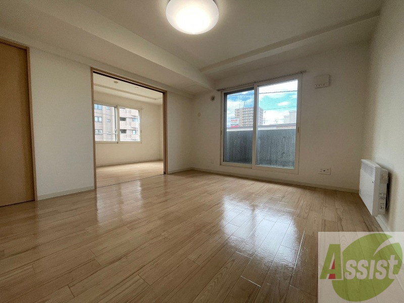 居室・リビング　広くてキレイなお部屋が広がっていて、充実した生活が送れそう。