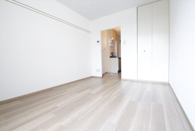 その他部屋・スペース　白基調の居室です♪