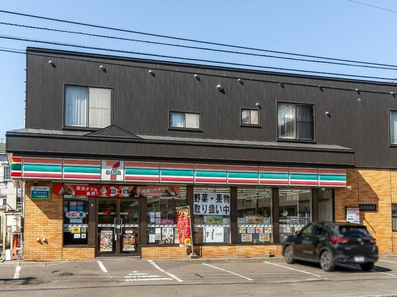 コンビニ　セブンイレブン札幌北32条店（コンビニ）まで137m