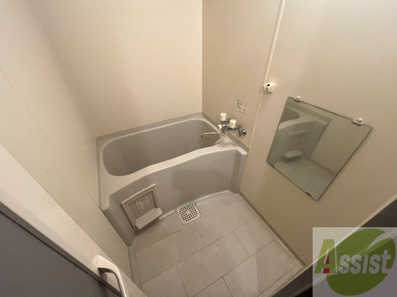 バス・シャワールーム　ユニットバスです。疲れを癒すのに欠かせませんね！