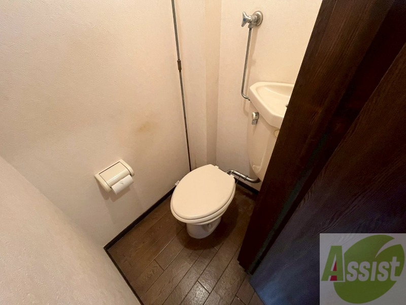 トイレ　こちらはトイレです。清潔感があり、安心して使用できます。