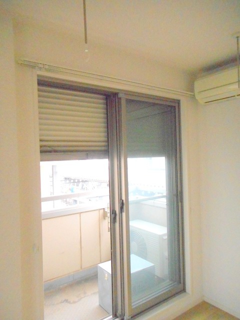 セキュリティ　防犯シャッター付き