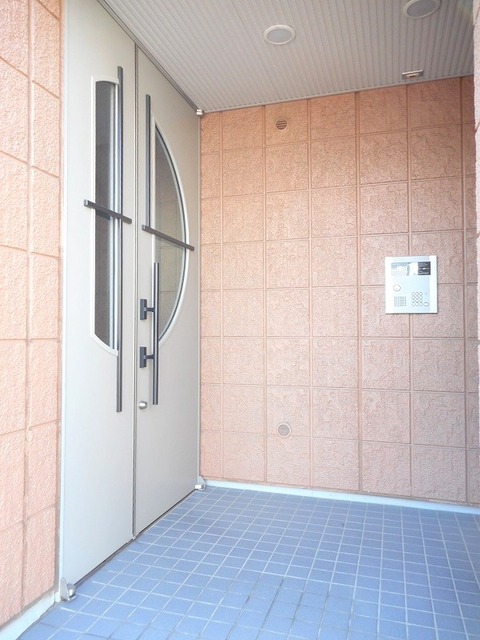 エントランス　オートロック完備