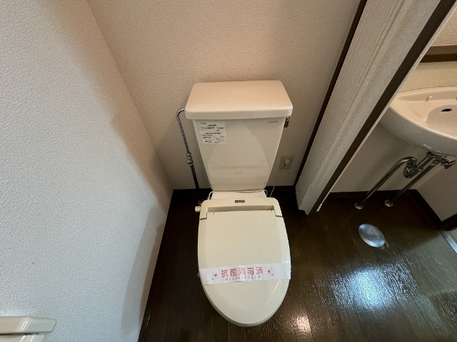 トイレ　画像は反転タイプです