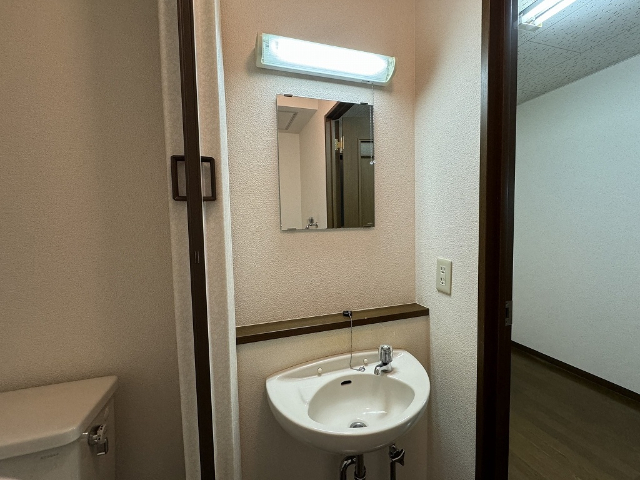 洗面設備　画像は反転タイプです