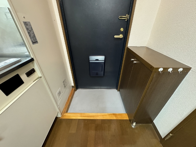 玄関　画像は反転タイプです