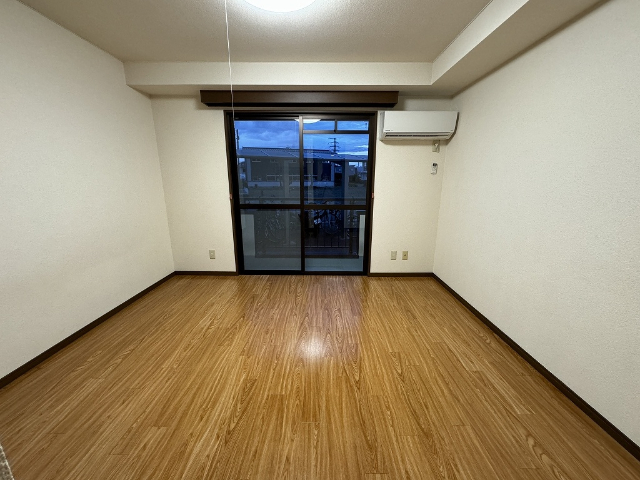 居室・リビング　画像は反転タイプです