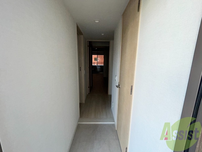 玄関　玄関は白を基調とした内装なので明るく感じることが出来ます。