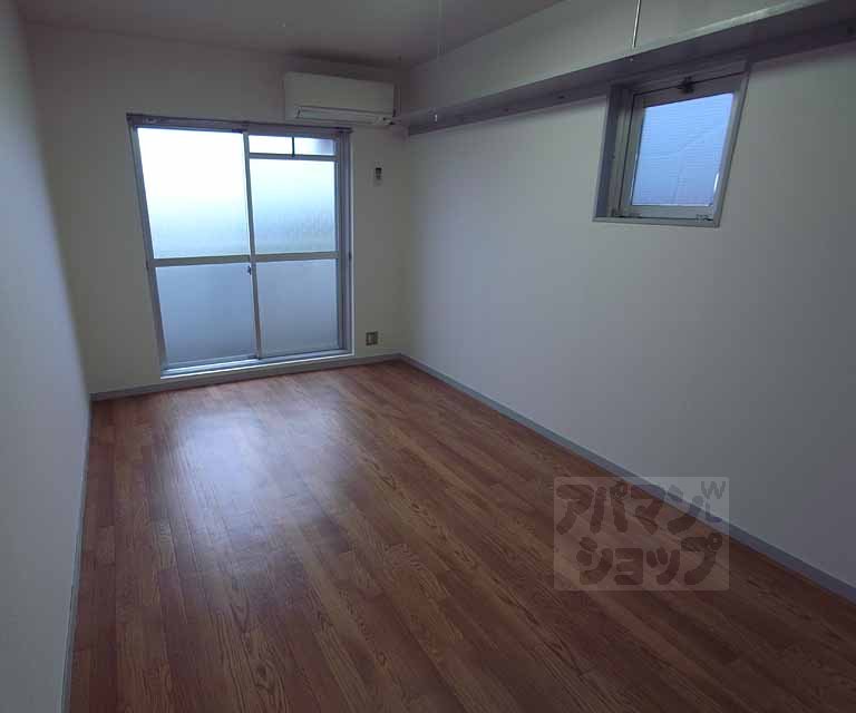 居室・リビング　８帖洋室です。