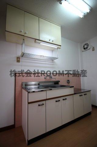 キッチン　コンパクトなキッチンで掃除もラクラク