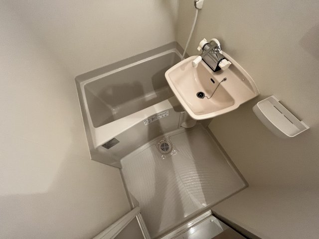 バス・シャワールーム　落ち着いた空間のお風呂です