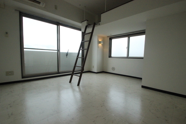 居室・リビング　写真は別号室のものです。