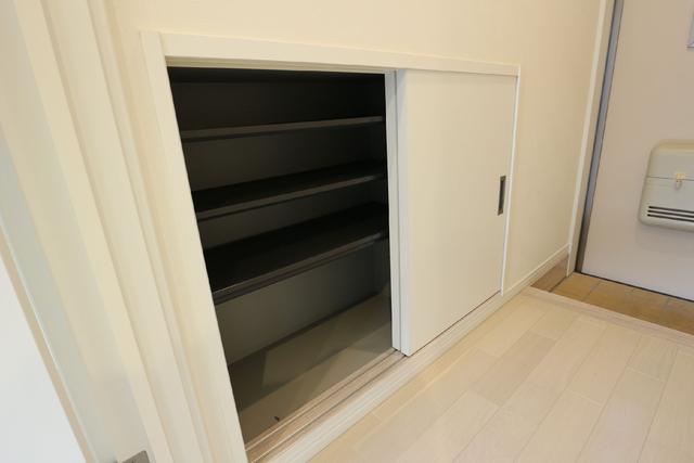 収納　収納　シューズボックス