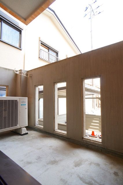 バルコニー　東向きのバルコニー　ＲＣ造で重厚感があります。