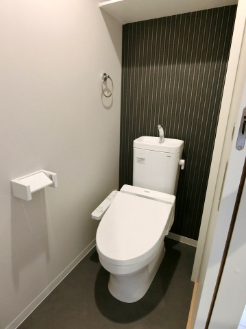 トイレ　温水洗浄便座付き