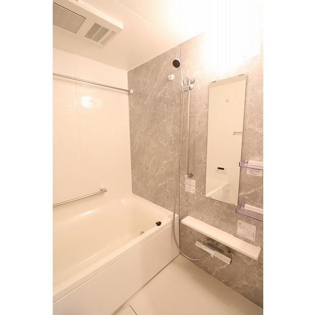 バス・シャワールーム　落ち着いた空間のお風呂です