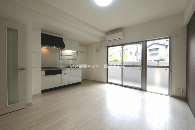 居室・リビング　同仕様写真となります。