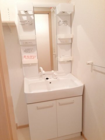 洗面設備　スペースが確保できる洗面所です