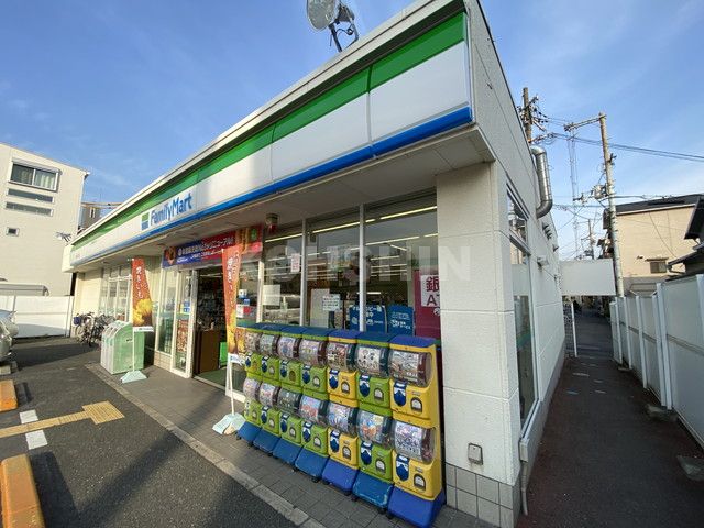 コンビニ　ファミリーマート（コンビニ）まで337m
