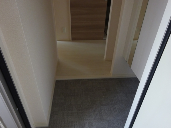 玄関　玄関を入ると廊下があります