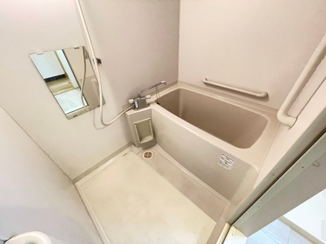 バス・シャワールーム　ゆったり入れるお風呂です