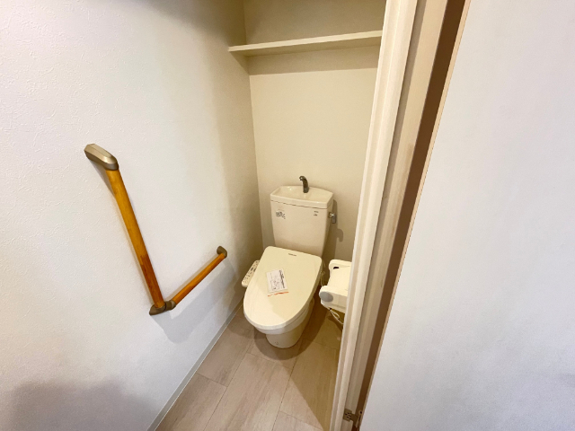 トイレ　温水洗浄便座付きのトイレです