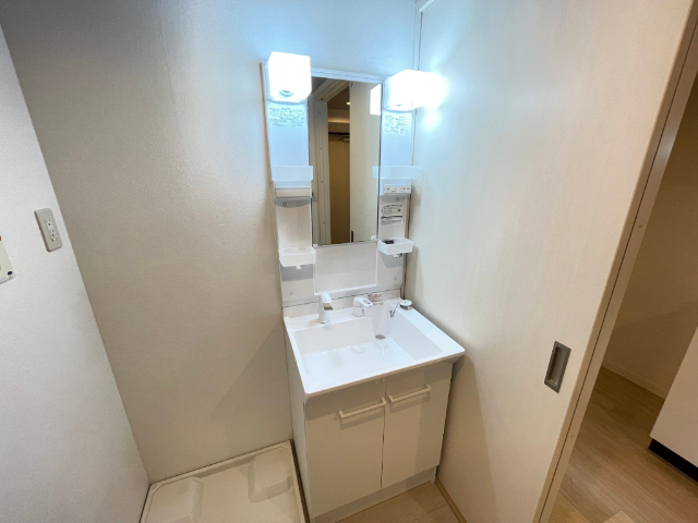 洗面設備　独立洗面台付きです