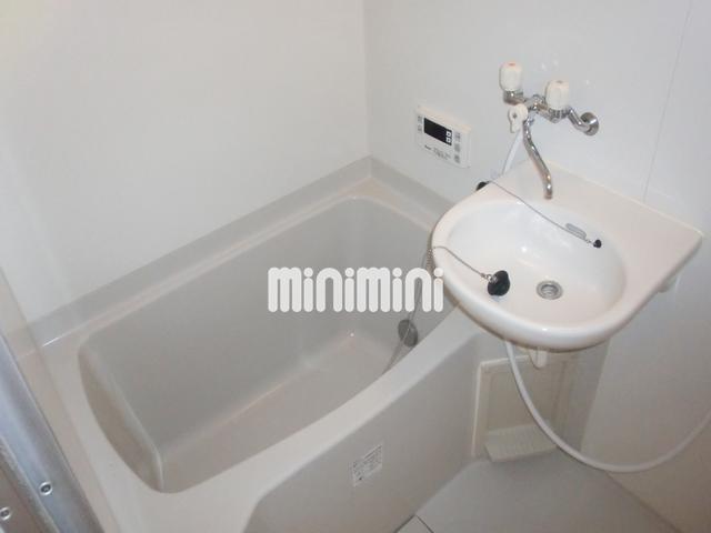 バス・シャワールーム　追い焚き機能つきのお風呂で一日の疲れもとれます。