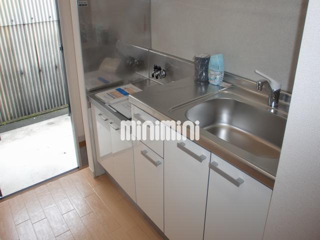 キッチン　白を基調としたきれいなキッチンです。