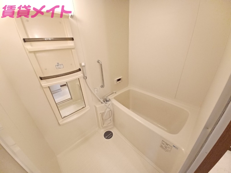 バス・シャワールーム　同物件、別部屋写真です