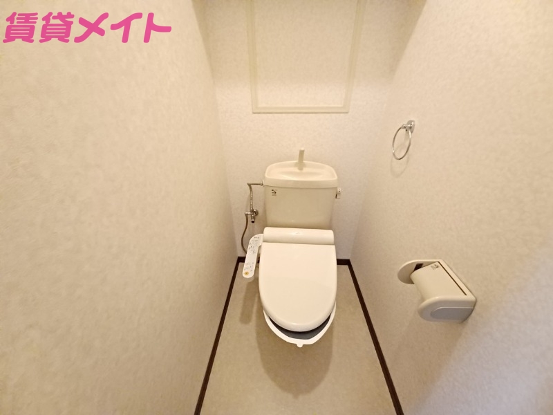 トイレ　同物件、別部屋写真です