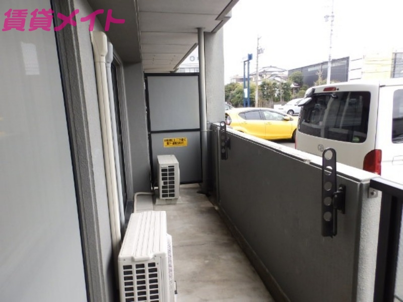 バルコニー　同物件、別部屋写真です