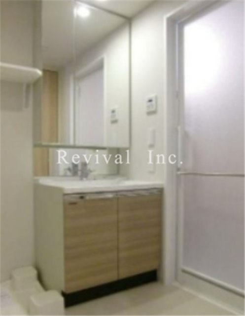 洗面設備　毎日の身だしなみチェックに必須ですね