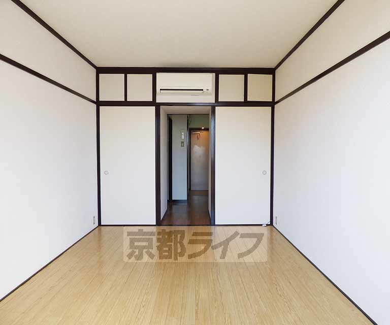 居室・リビング　広々とした室内です。